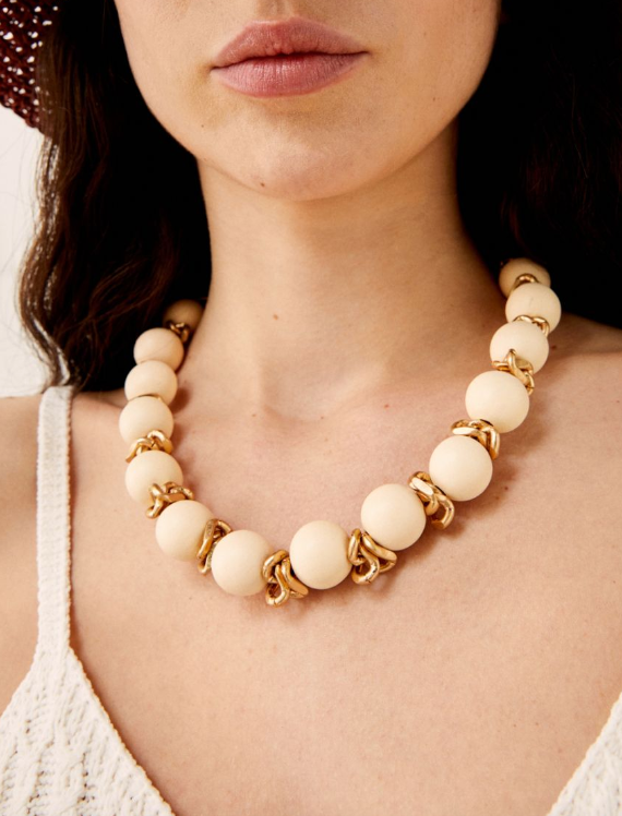 IRIS NECKLACE W/ CREAM WOODEN BEADS