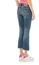 Lade das Bild in den Galerie-Viewer, True Religion- &quot;Halle Kick&quot; Jeans
